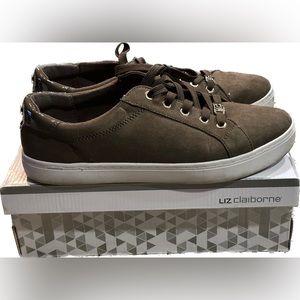 Liz Claiborne - Warwick olive green lace up casual sneaker 11